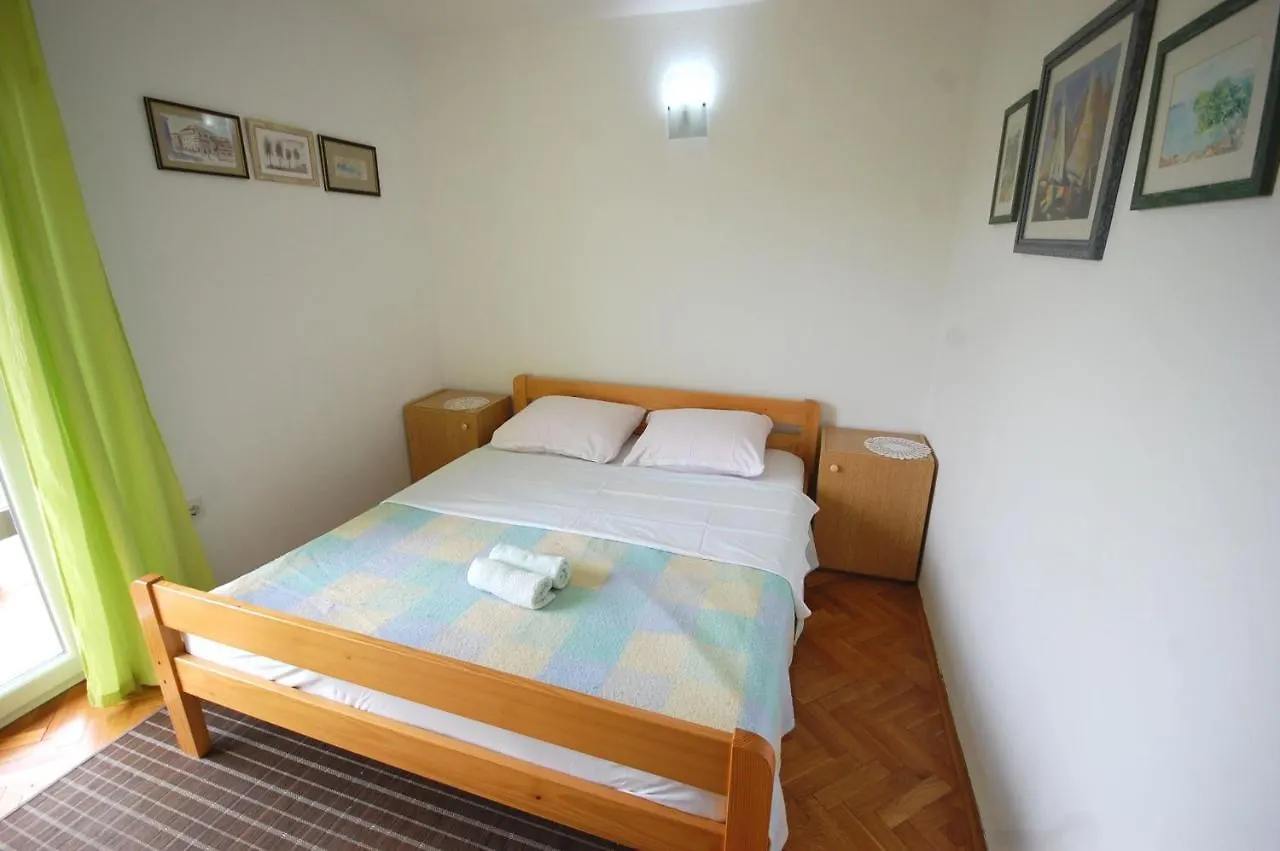 Apartment Stefani By El-Pi Tours Njivice Croatia