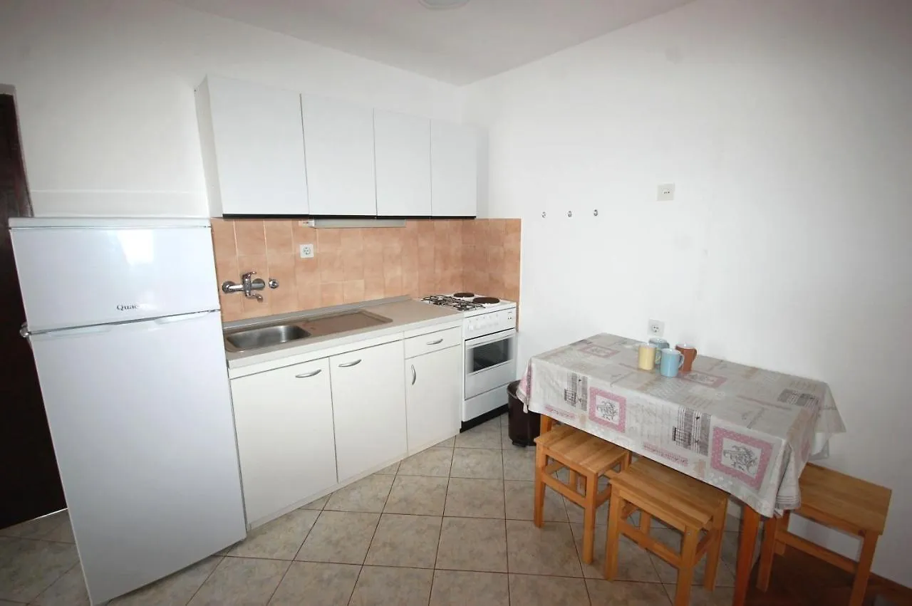 Apartment Stefani By El-Pi Tours Njivice