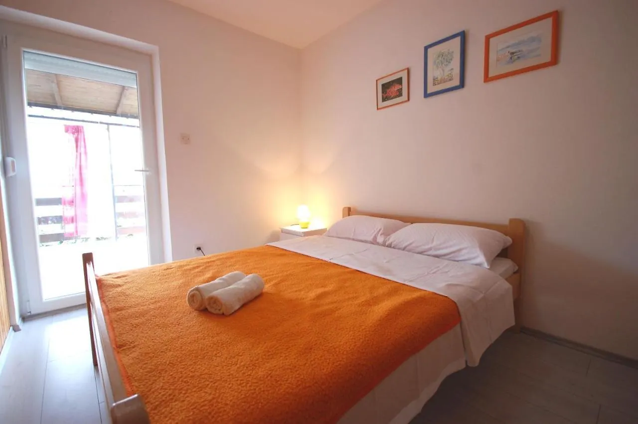 Apartment Stefani By El-Pi Tours Njivice Croatia